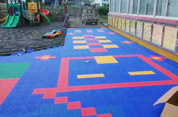悬浮塑拼地板
